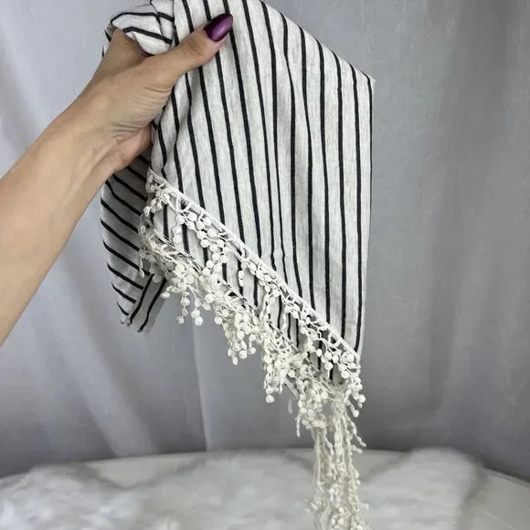 ⚓️ NWOT Oatmeal Black Striped Triangle Bandanna Scarf Lace Fringe Forever 21 OS - Picture 14 of 16